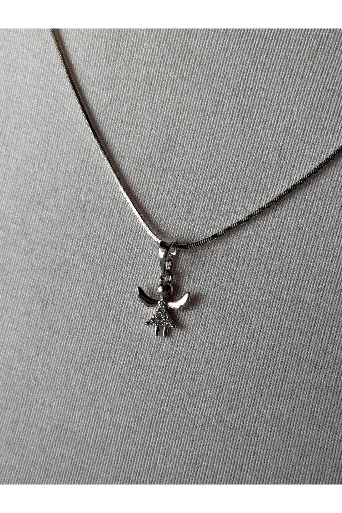 Gümüş Melek Figürlü Zirkon Taşlı Minimal Kadın Kolye
