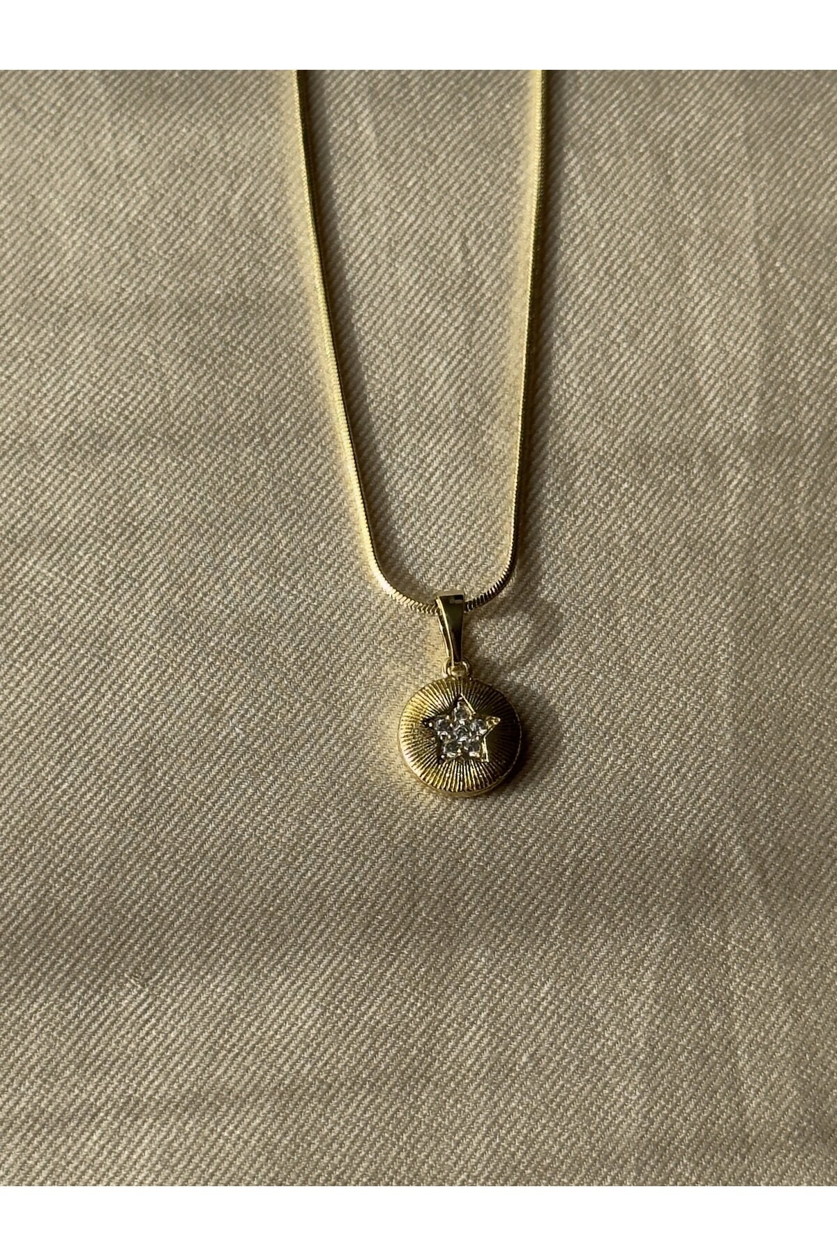 Yıldız Taş Detaylı Madalyon Kolye-Gold