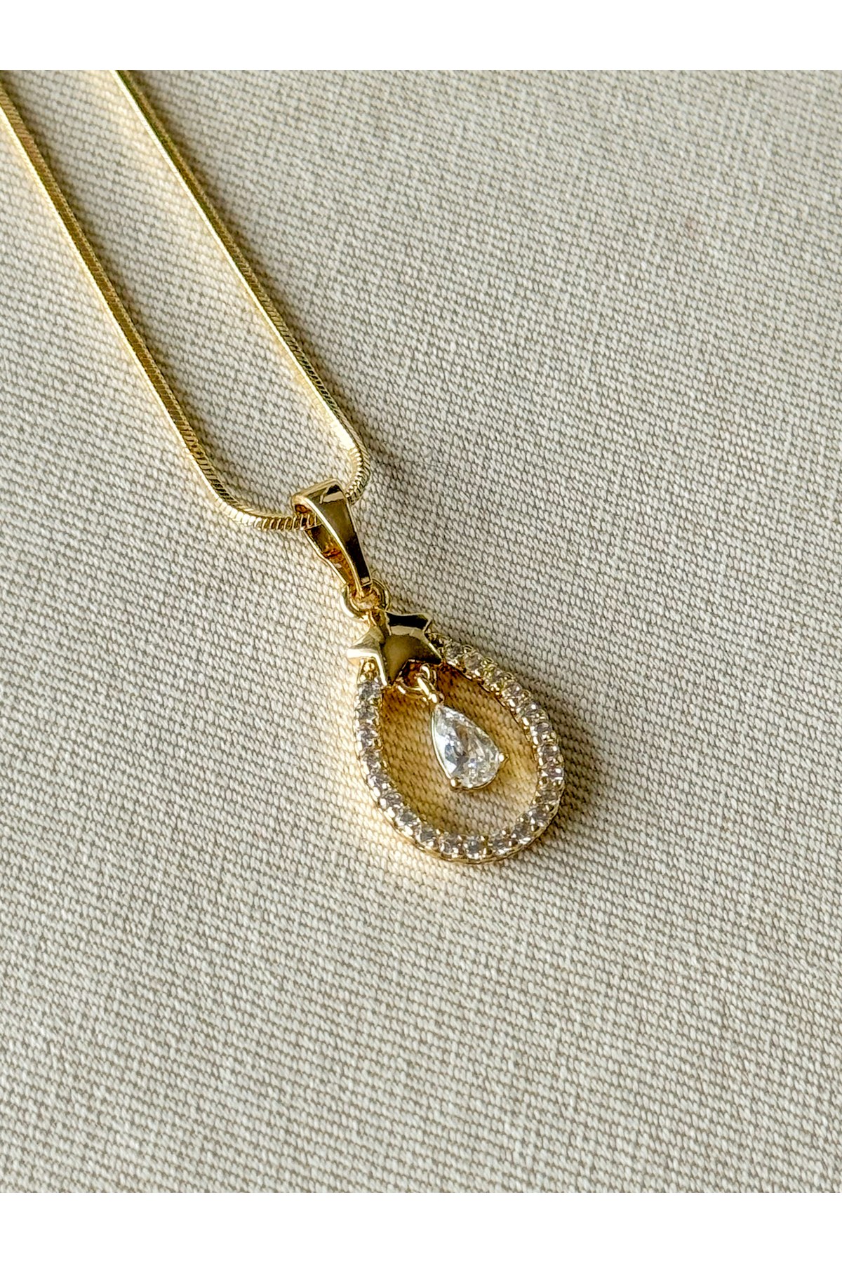 Çelik 14K Altın Kaplama Yıldız Detaylı Damla Taşlı Kolye Gold