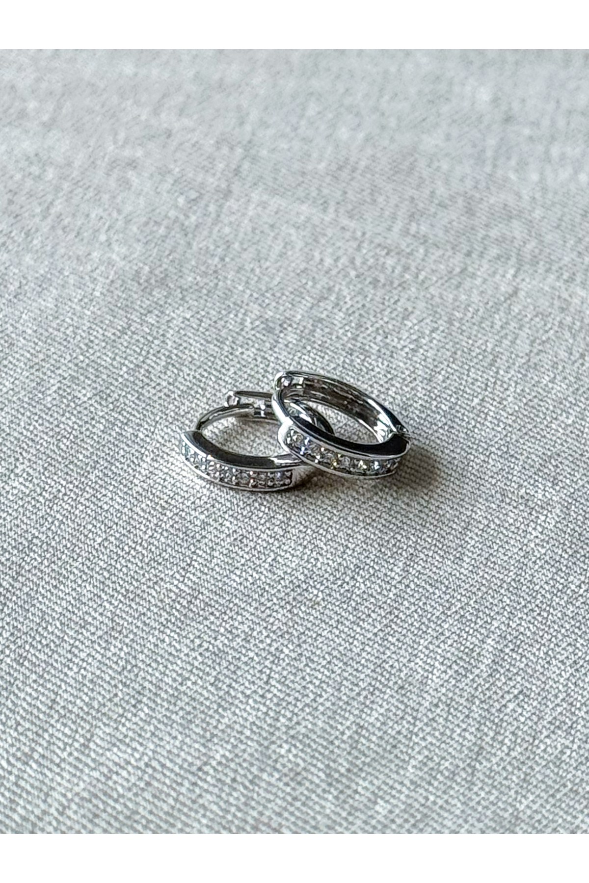 Çelik 14K Altın Kaplama Zirkon Taşlı Minimal Küpe - Kıkırdak Küpesi