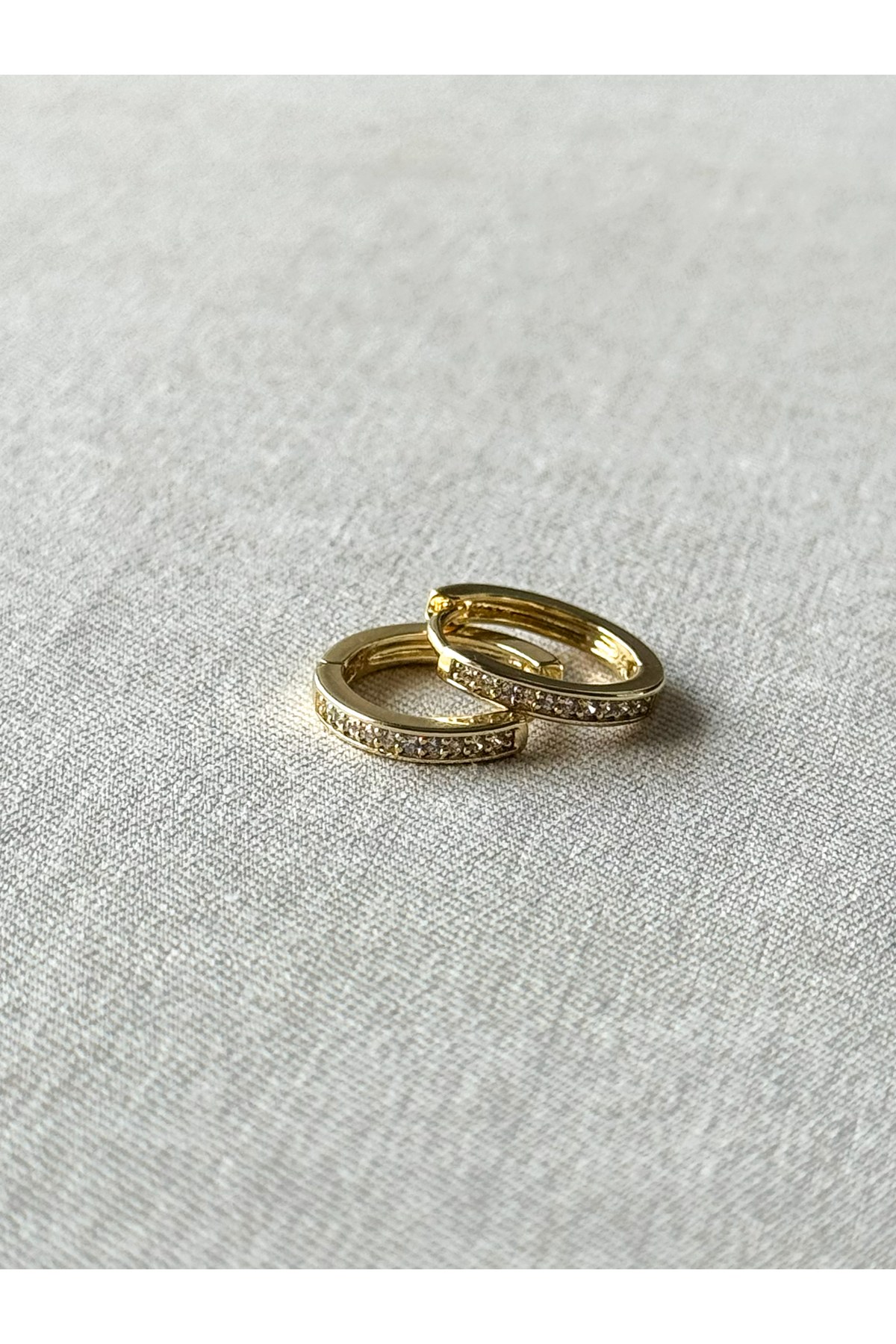 Çelik 14K Altın Kaplama Tamtur Işıltılı Minimal Gold Küpe